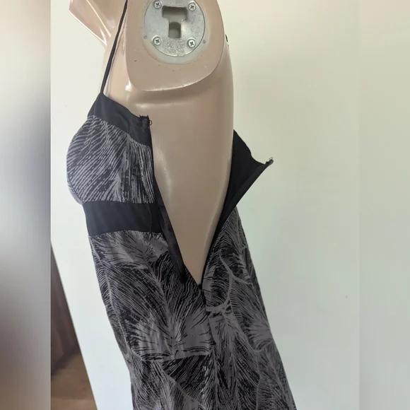 Dynamite Black and White Leaf Print Midi Dress - Picture 4 of 10